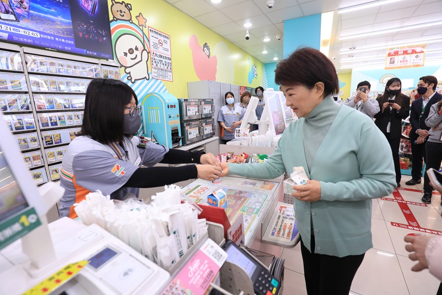 盧市長視察「台中有鈣讚」兌領模擬演練--TSAI (25)