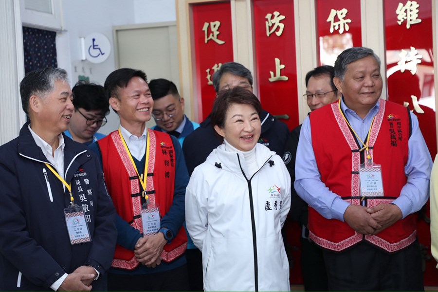 和平專案--盧市長慰問天輪派出所 (5)