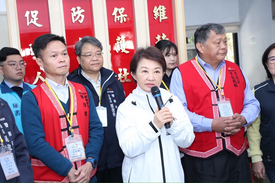 和平專案--盧市長慰問天輪派出所 (1)