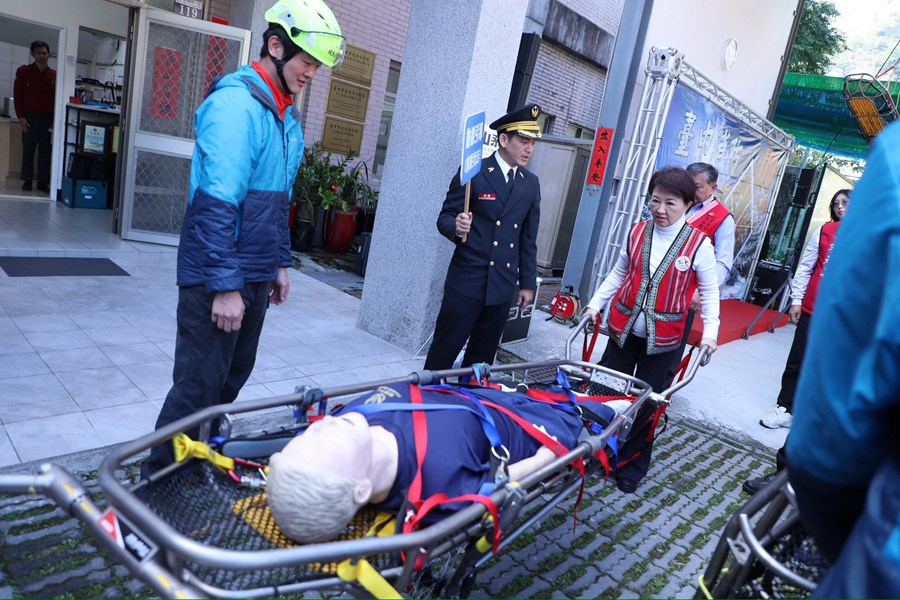 和平專案--盧市長慰問第二救災救護大隊谷關分隊 (7)