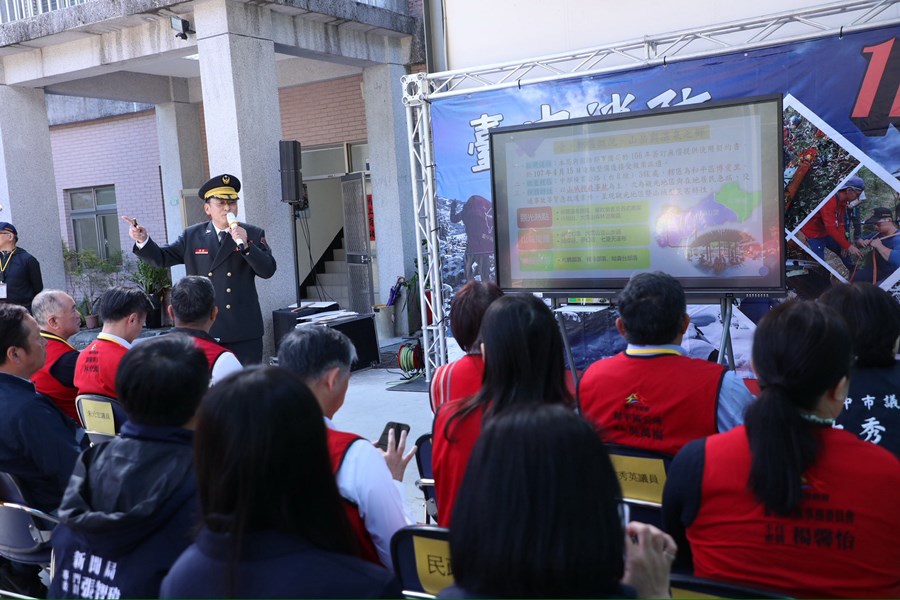 和平專案--盧市長慰問第二救災救護大隊谷關分隊 (12)