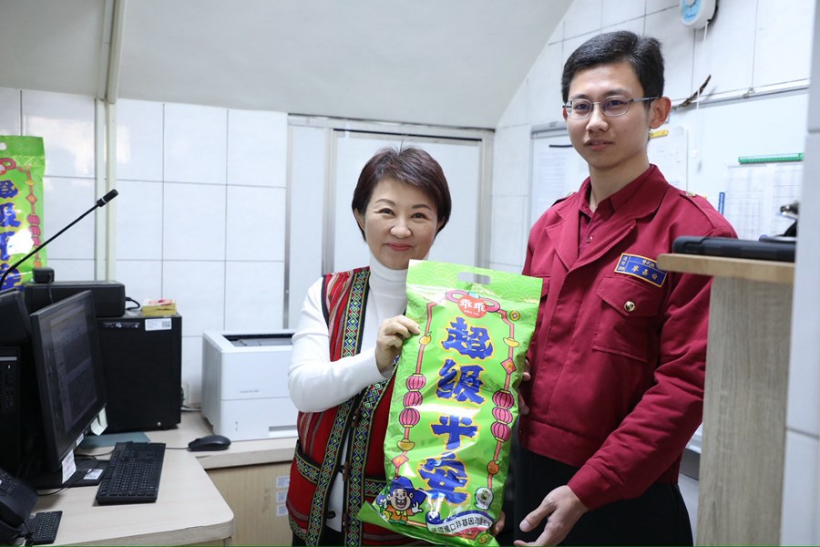 和平專案--盧市長慰問第二救災救護大隊谷關分隊 (3)