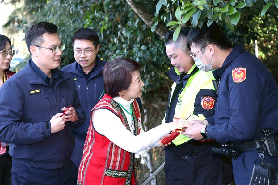 和平專案--盧市長慰問梨山分駐所 (23)