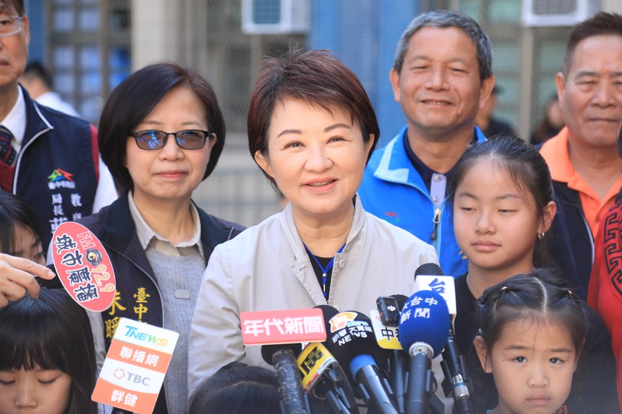 陪你長大~木製課桌椅環保再利用學生領用活動--TSAI (6)