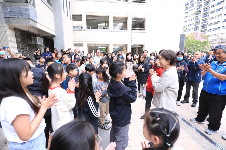 陪你長大~木製課桌椅環保再利用學生領用活動--TSAI (10)