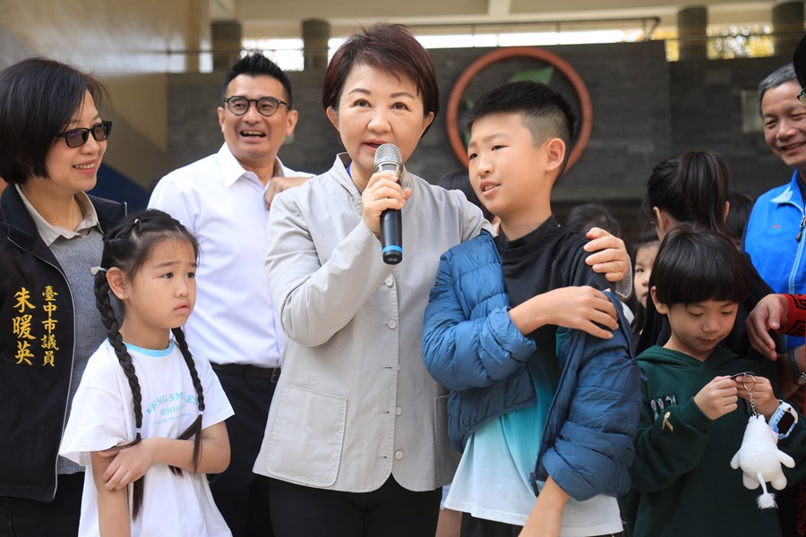 陪你長大~木製課桌椅環保再利用學生領用活動--TSAI (11)