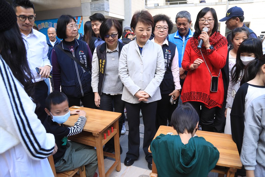 陪你長大~木製課桌椅環保再利用學生領用活動--TSAI (14)