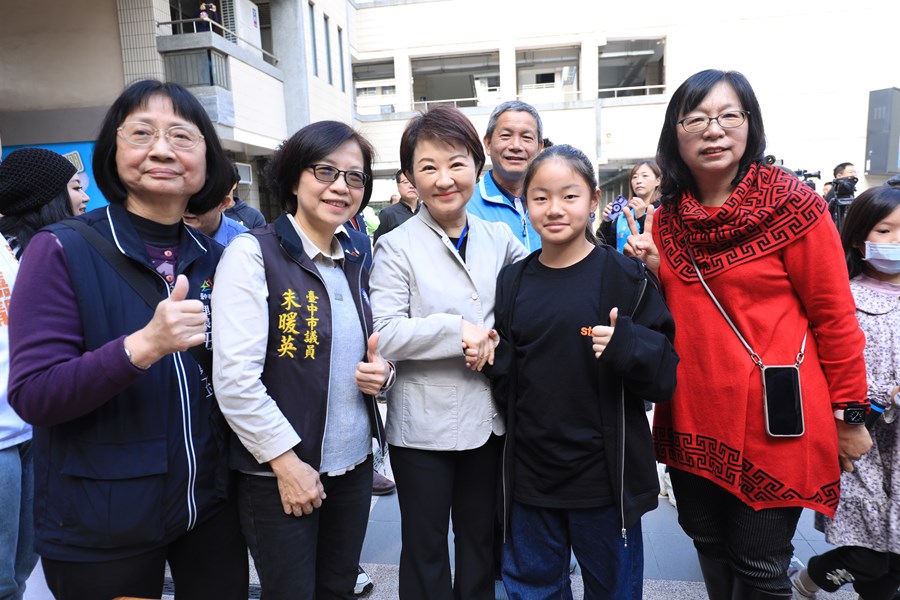 陪你長大~木製課桌椅環保再利用學生領用活動--TSAI (15)