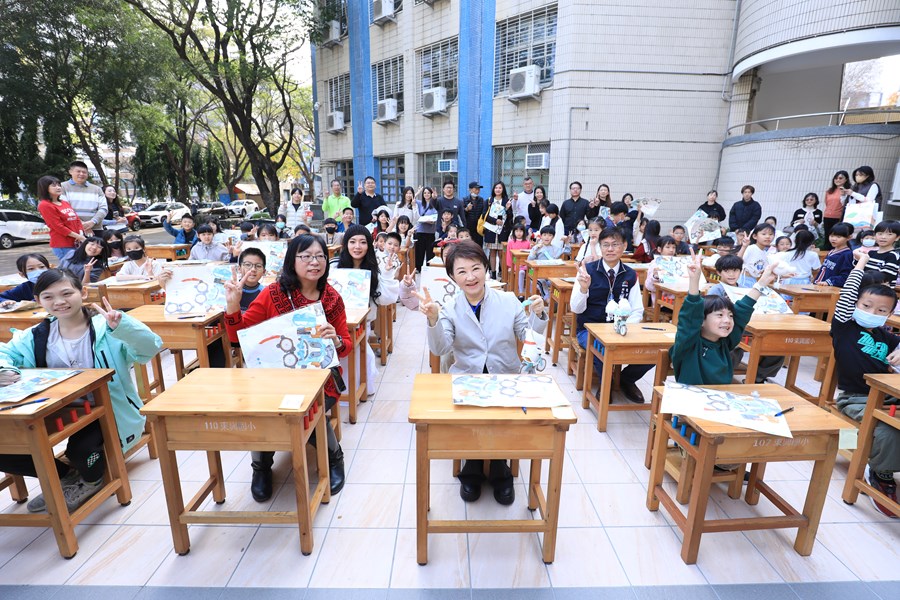 陪你長大~木製課桌椅環保再利用學生領用活動--TSAI (19)