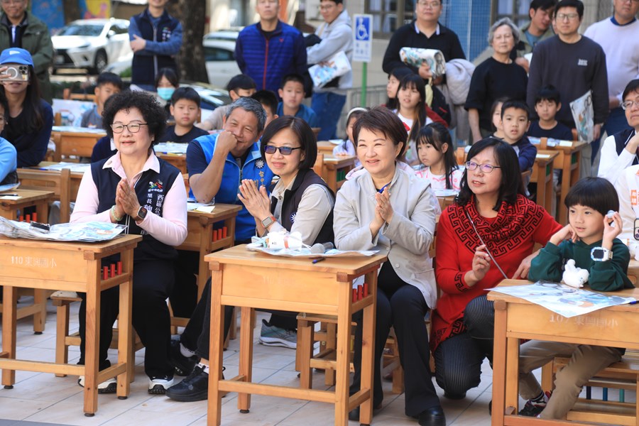陪你長大~木製課桌椅環保再利用學生領用活動--TSAI (24)
