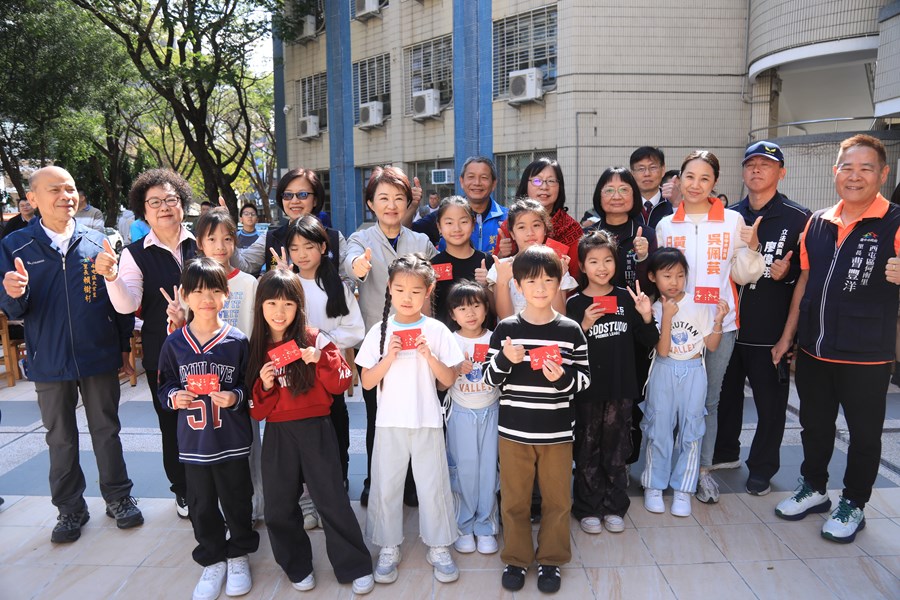 陪你長大~木製課桌椅環保再利用學生領用活動--TSAI (27)