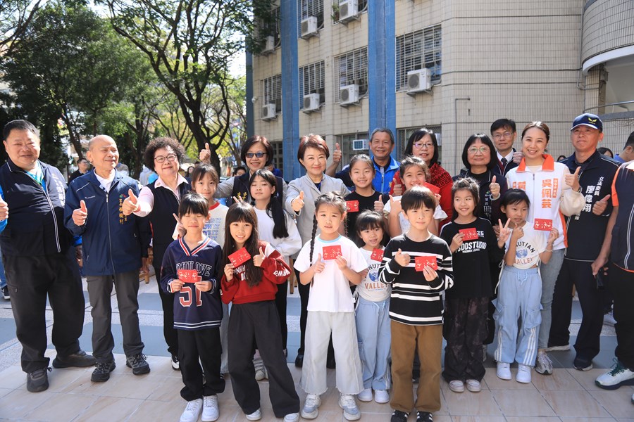 陪你長大~木製課桌椅環保再利用學生領用活動--TSAI (28)