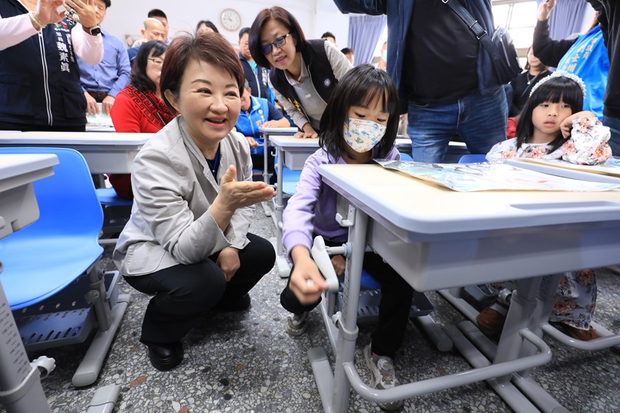 陪你長大~木製課桌椅環保再利用學生領用活動--TSAI (30)