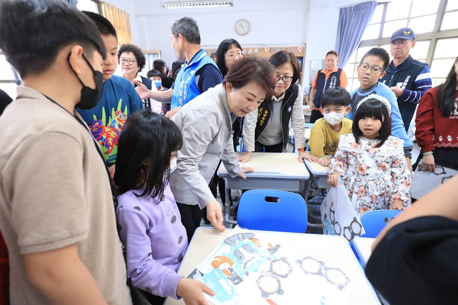 陪你長大~木製課桌椅環保再利用學生領用活動--TSAI (35)