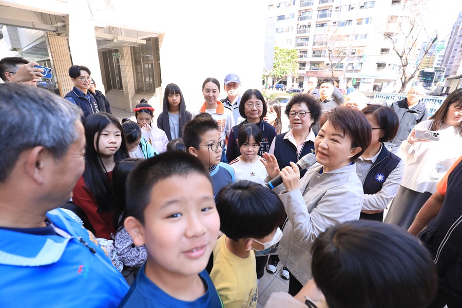 陪你長大~木製課桌椅環保再利用學生領用活動--TSAI (36)