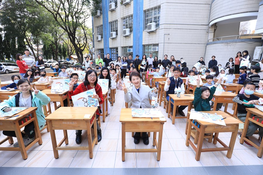 陪你長大~木製課桌椅環保再利用學生領用活動--TSAI (1)