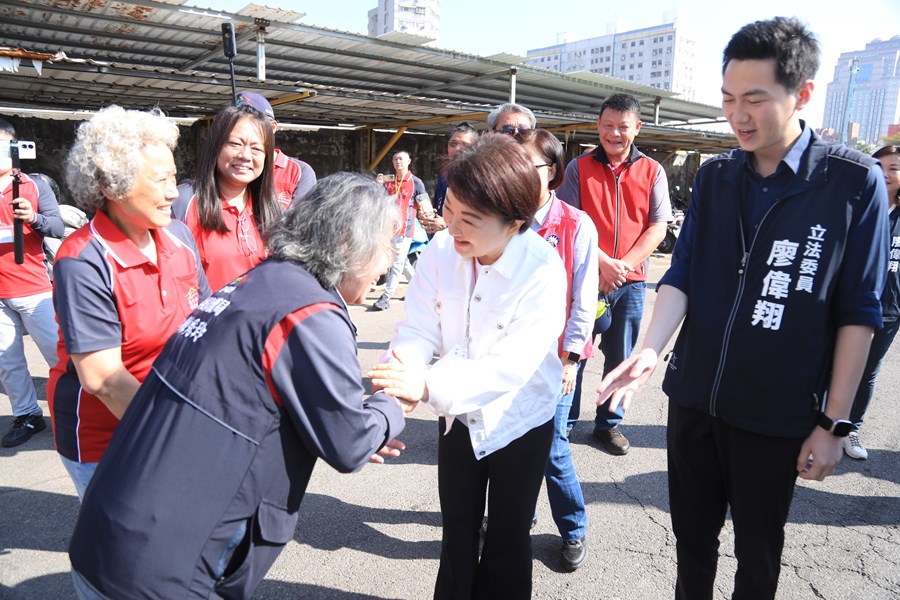 盧市長年節慰問清潔人員--TSAI (12)