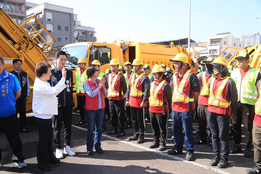 盧市長年節慰問清潔人員--TSAI (14)