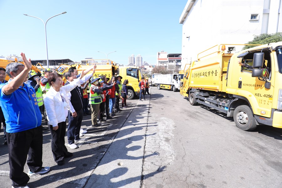 盧市長年節慰問清潔人員--TSAI (36)