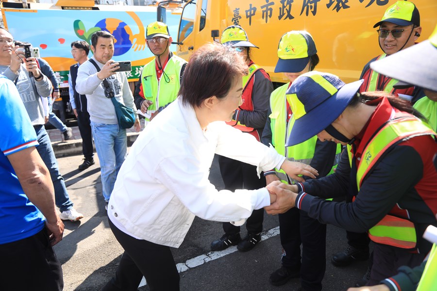盧市長年節慰問清潔人員--TSAI (39)