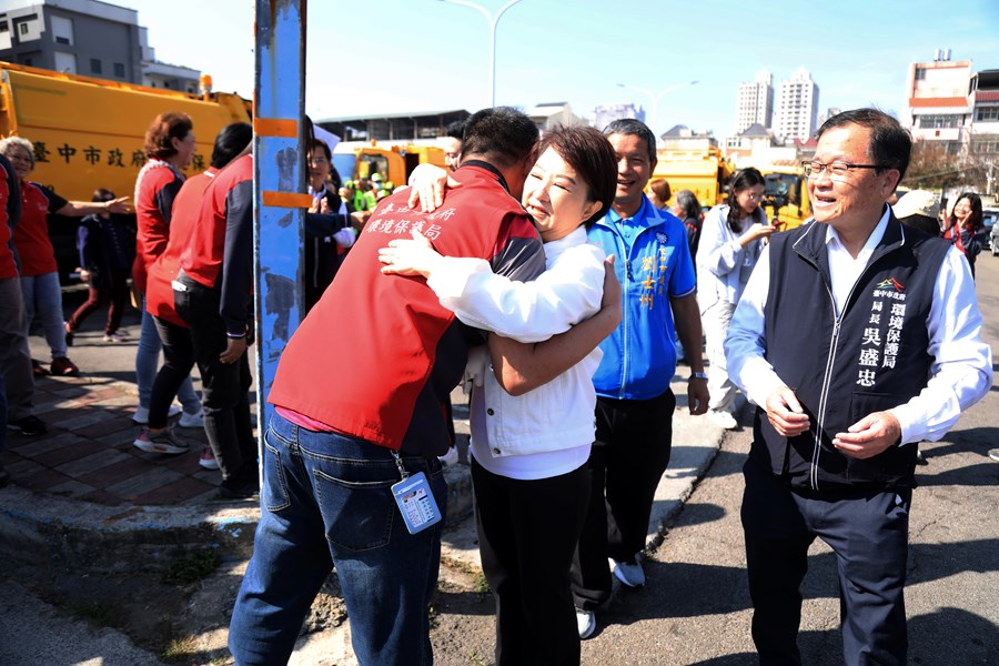 盧市長年節慰問清潔人員--TSAI (40)