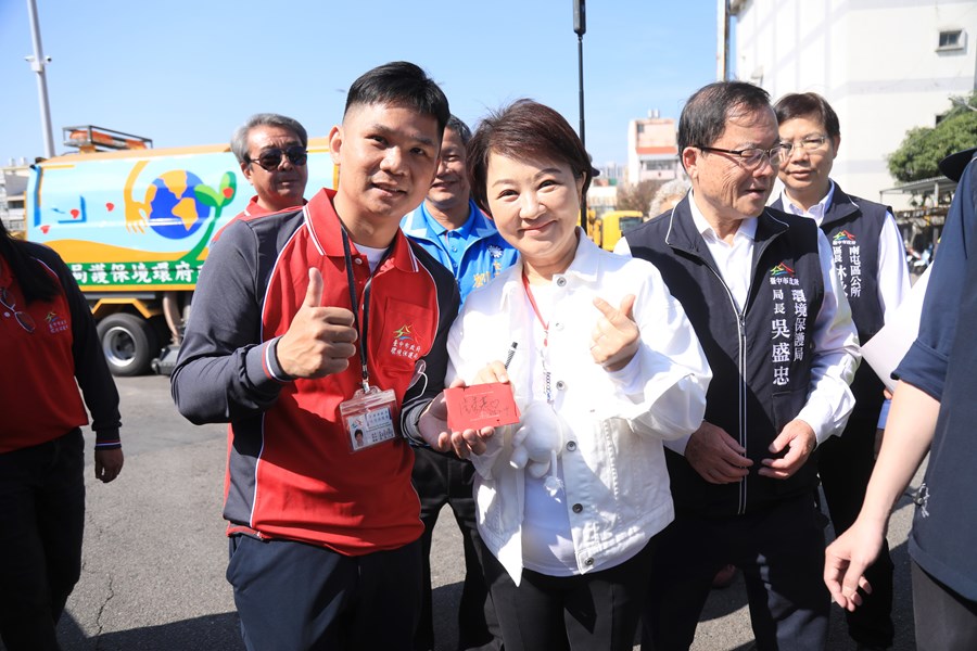 盧市長年節慰問清潔人員--TSAI (41)