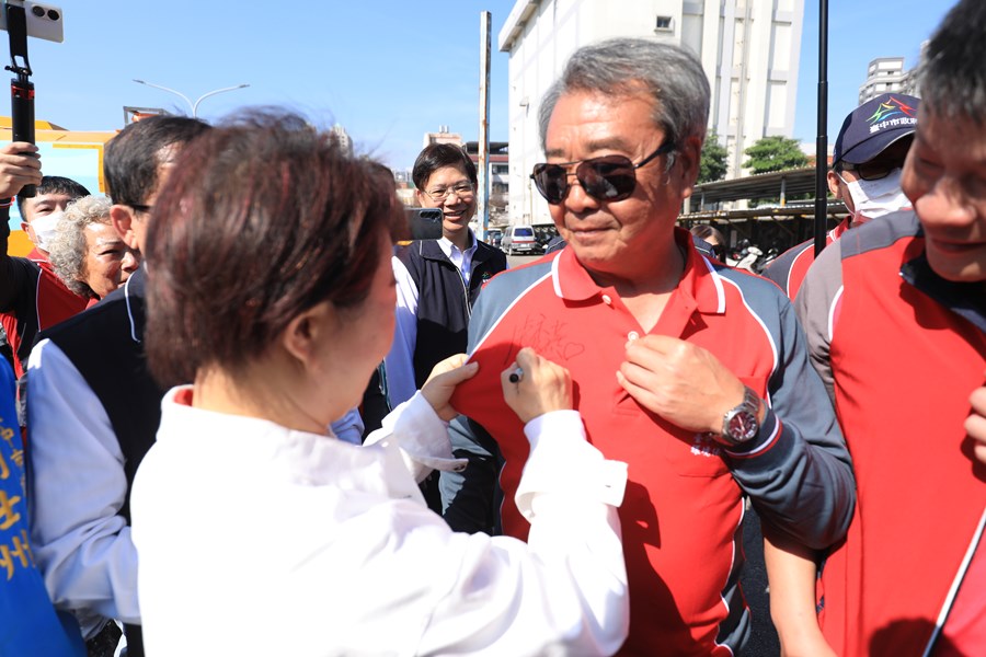 盧市長年節慰問清潔人員--TSAI (42)