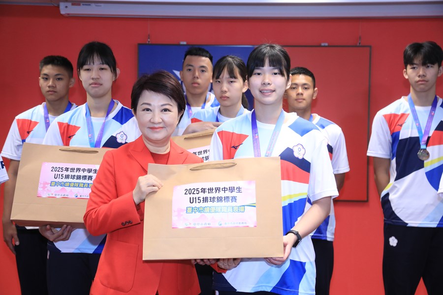 表揚本市參加2025世界中學生U15排球錦標賽榮獲兩面銀牌優秀選手與教練--女子組銀牌--東山高中  陳亭伊 選手