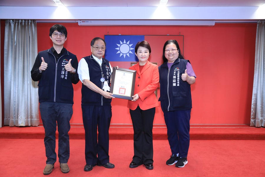 獻獎--本府民政局榮獲內政部114年殯葬業務績效優等