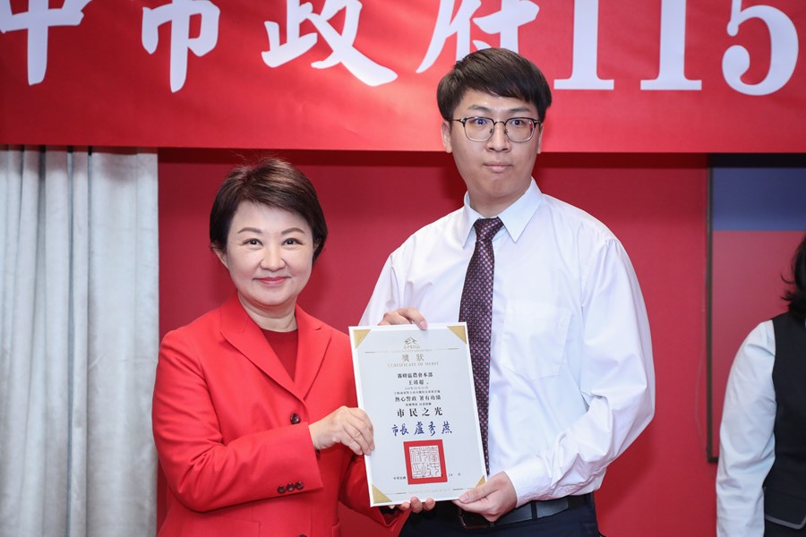 市長表揚主動通報警方成功攔阻民眾遭詐騙之優秀市民