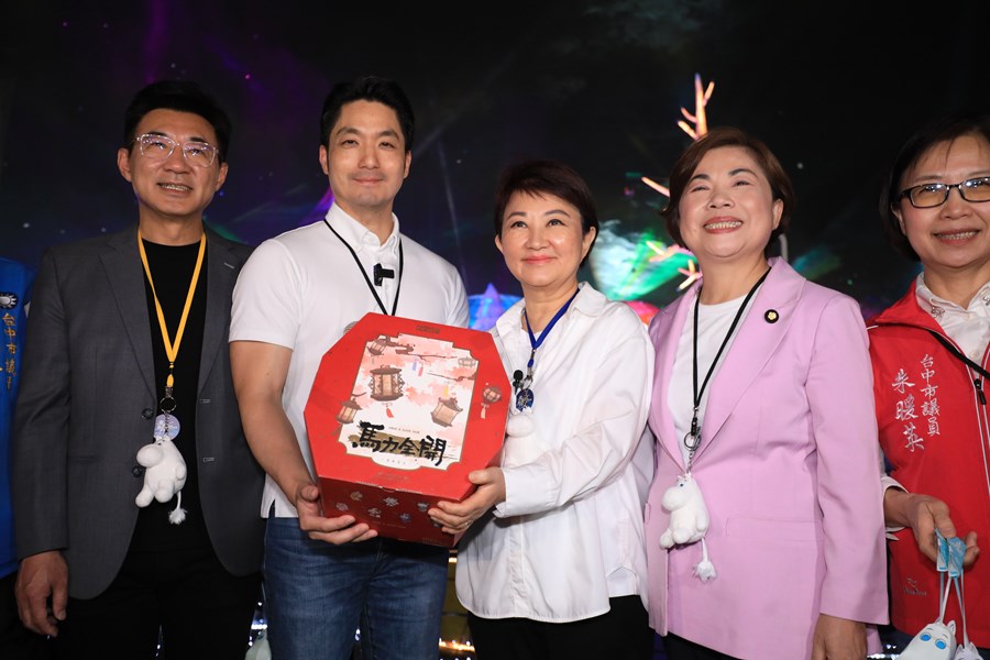 盧市長陪同蔣萬安市長參訪中台灣燈會--TSAI (13)