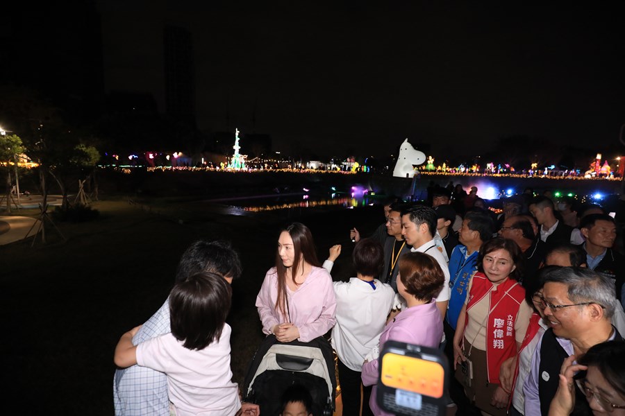 盧市長陪同蔣萬安市長參訪中台灣燈會--TSAI (30)