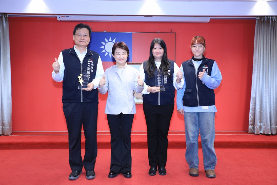 獻獎--農業部114年度直轄市及縣(市)政府辦理動物保護及寵物管理業務績效評鑑--本府農業局動物保護業務績效特優--本府農業局寵物管理業務績效評鑑特優