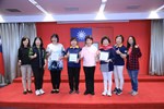 表揚本府社會局輔導之社區照顧關懷據點榮獲衛服部114社區金點獎佳績--與市長大合照