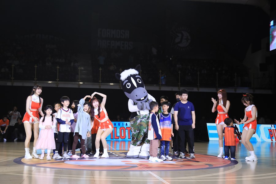 職籃桃園璞園領航猿台中洲際迷你蛋賽事開球儀式--TSAI (5)
