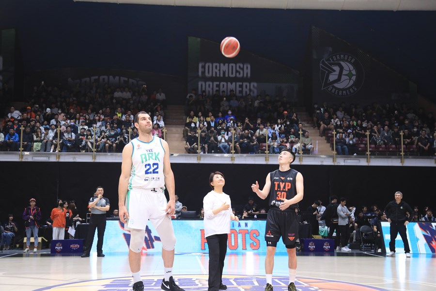 職籃桃園璞園領航猿台中洲際迷你蛋賽事開球儀式--TSAI (9)