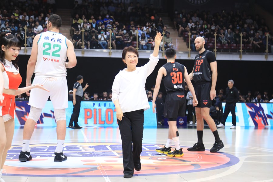 職籃桃園璞園領航猿台中洲際迷你蛋賽事開球儀式--TSAI (10)