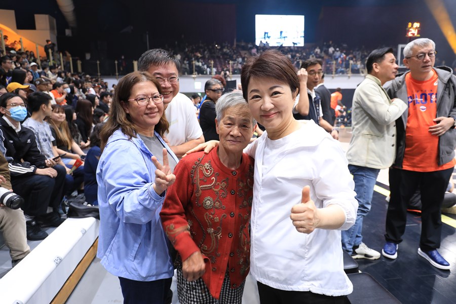 職籃桃園璞園領航猿台中洲際迷你蛋賽事開球儀式--TSAI (4)