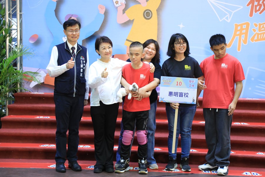 台中市114學年度中等以上學校模範生與市長合影活動--TSAI (8)