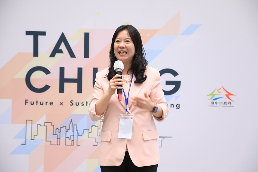 華僑救國聯合總會童惠珍理事長