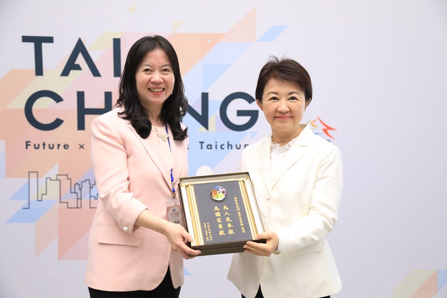 華僑救國聯合總會童惠珍理事長一行蒞府拜會--TSAI (5)