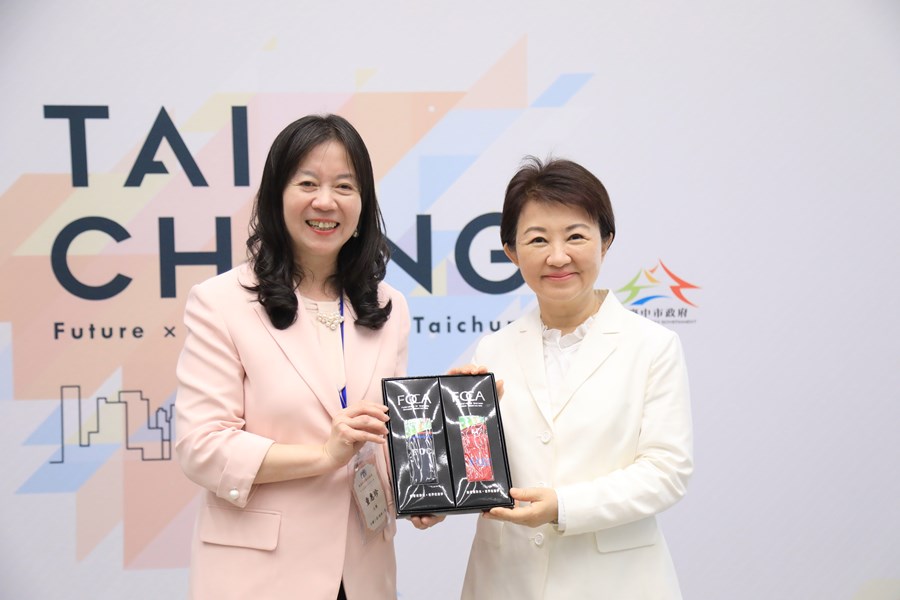 華僑救國聯合總會童惠珍理事長一行蒞府拜會--TSAI (8)