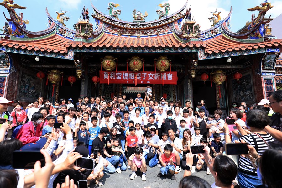 南屯區萬和宮媽祖契子女祈福法會暨贈匾儀式--TSAI (6)