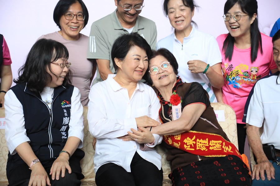 台中市115年度模範母親與市長有約合照活動--TSAI (1)