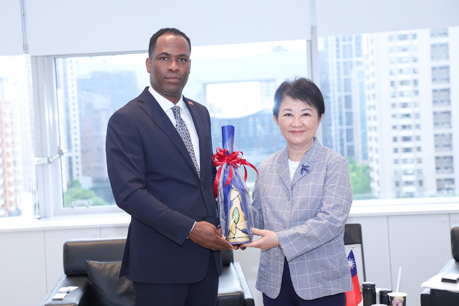 海地共和國駐中華民國大使館潘恩大使一行蒞府拜會