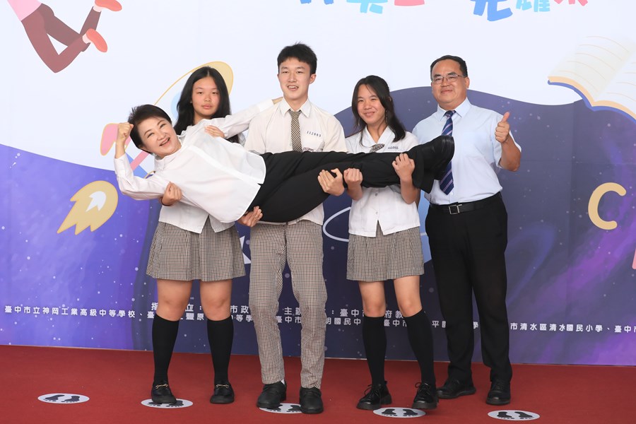 台中市高級中等以下學校畢業生市長獎合影(上午場)--TSAI (2)