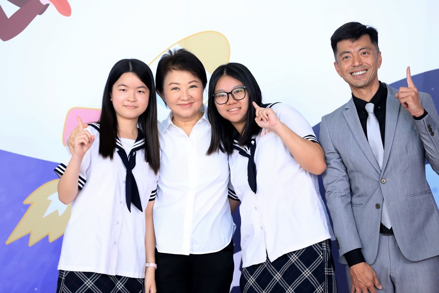 台中市高級中等以下學校畢業生市長獎合影---TSAI (14)