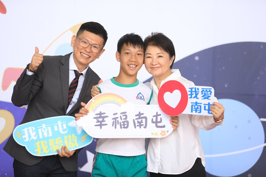 台中市高級中等以下學校畢業生市長獎合影---TSAI (27)