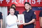 市長表揚榮獲好人好事楷模的優秀警員