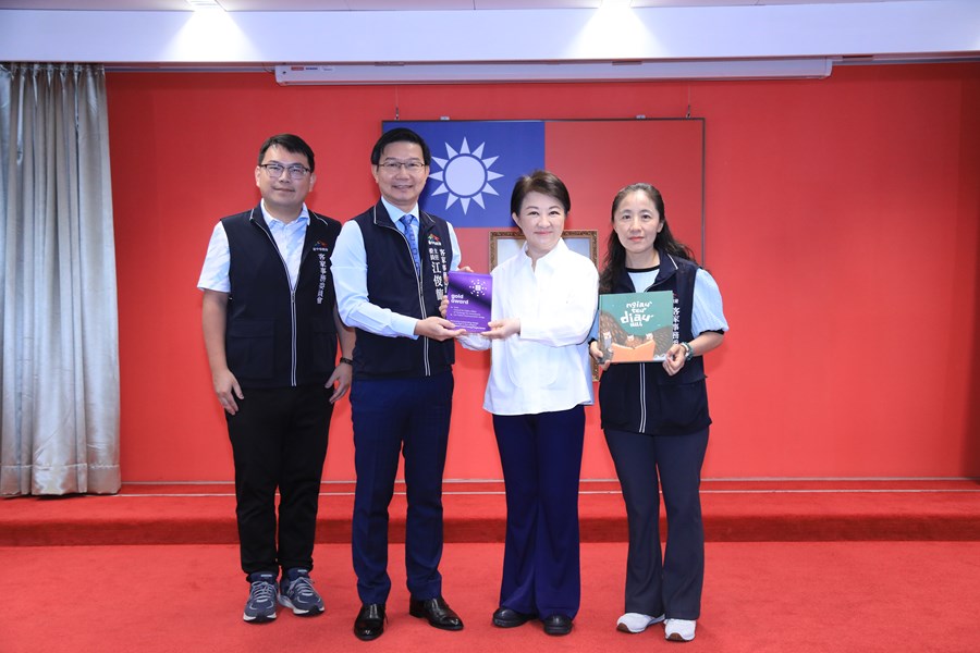 獻獎--臺中市政府客委會榮獲德國ICMA國際創意媒體大獎--書籍類-兒童與青少年書籍金獎